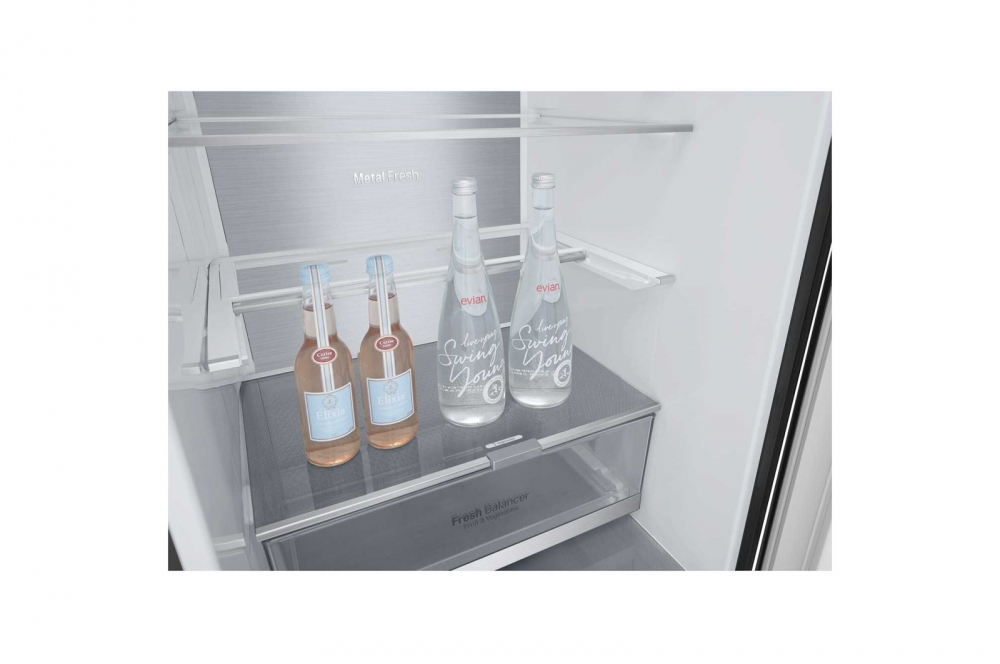 Холодильник LG с нижней морозильной камерой | Объем 384 л | Черный | DoorCooling⁺™ | Linear Inverter Compressor